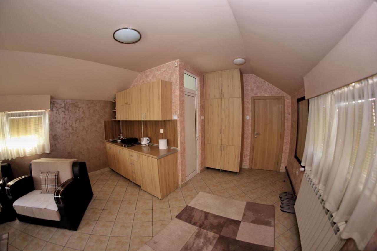 Apartmani Zecevic Nikšić Exteriör bild